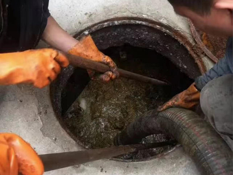 泸溪清理化粪池时如何避免沼气的危害?